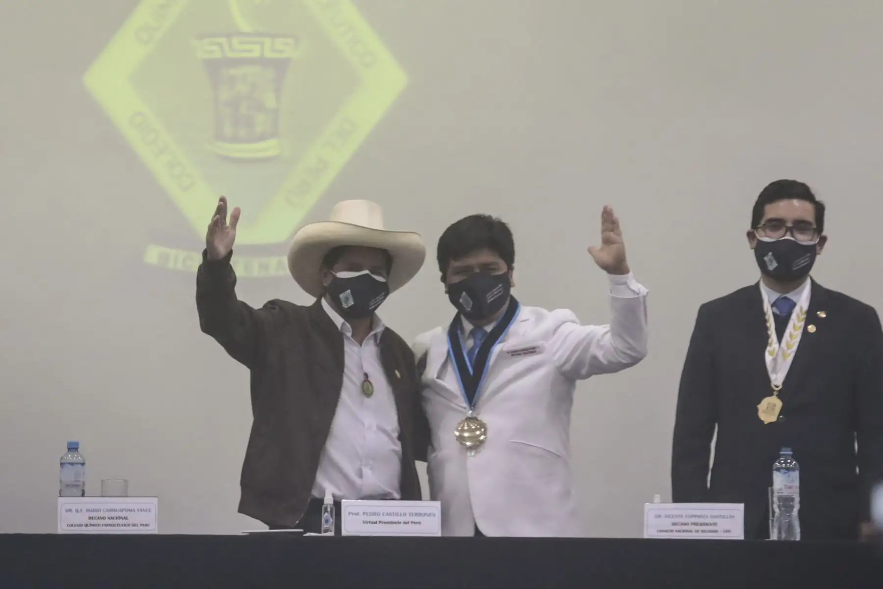 Pedro Castillo se reúne con integrantes del Colegio Químico Farmacéutico del Perú. Foto: ANDINA/Renato Pajuelo
