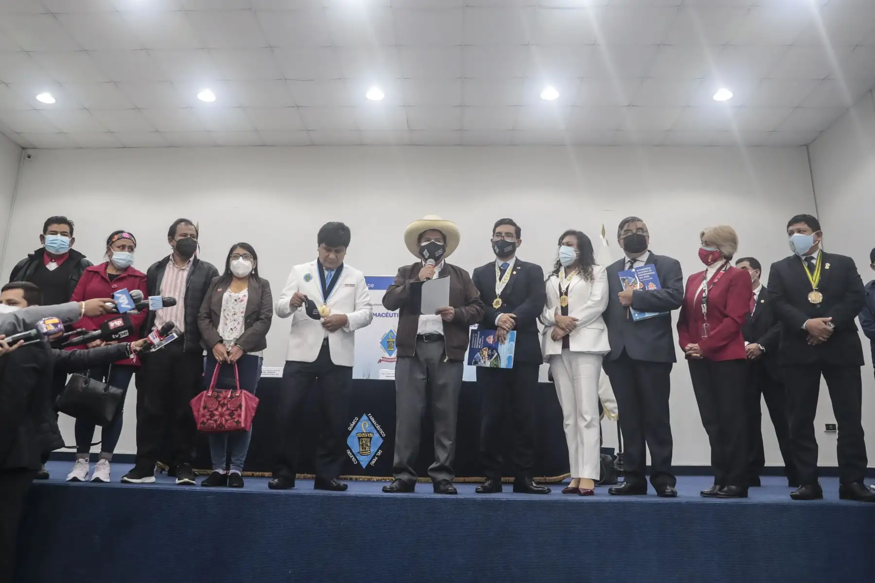 Pedro Castillo se reúne con integrantes del Colegio Químico Farmacéutico del Perú. Foto: ANDINA/Renato Pajuelo