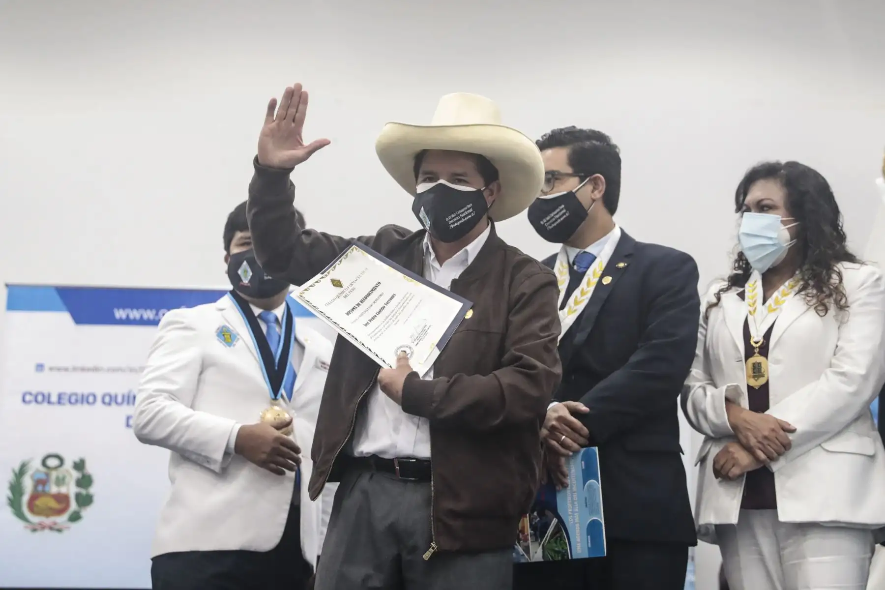Pedro Castillo se reúne con integrantes del Colegio Químico Farmacéutico del Perú. Foto: ANDINA/Renato Pajuelo