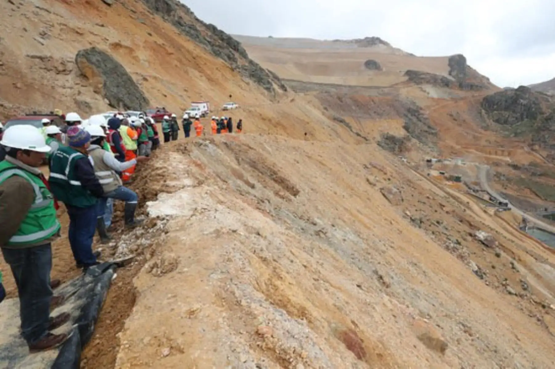 Puno:Gobierno da a conocer avances para solucionar tema socioambiental en Llallimayo