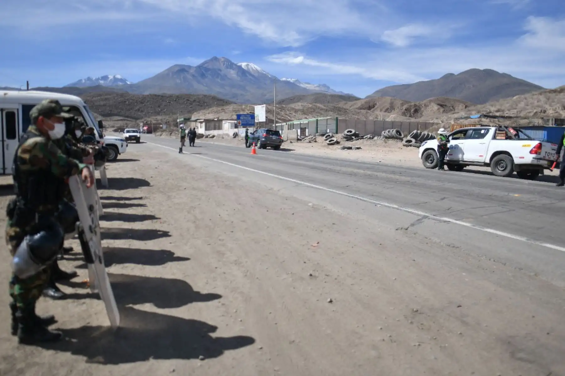 Policía y Sutran controlan ingreso a Arequipa para respetar cerco epidemiológico.
Foto: Cortesía Diego Ramos