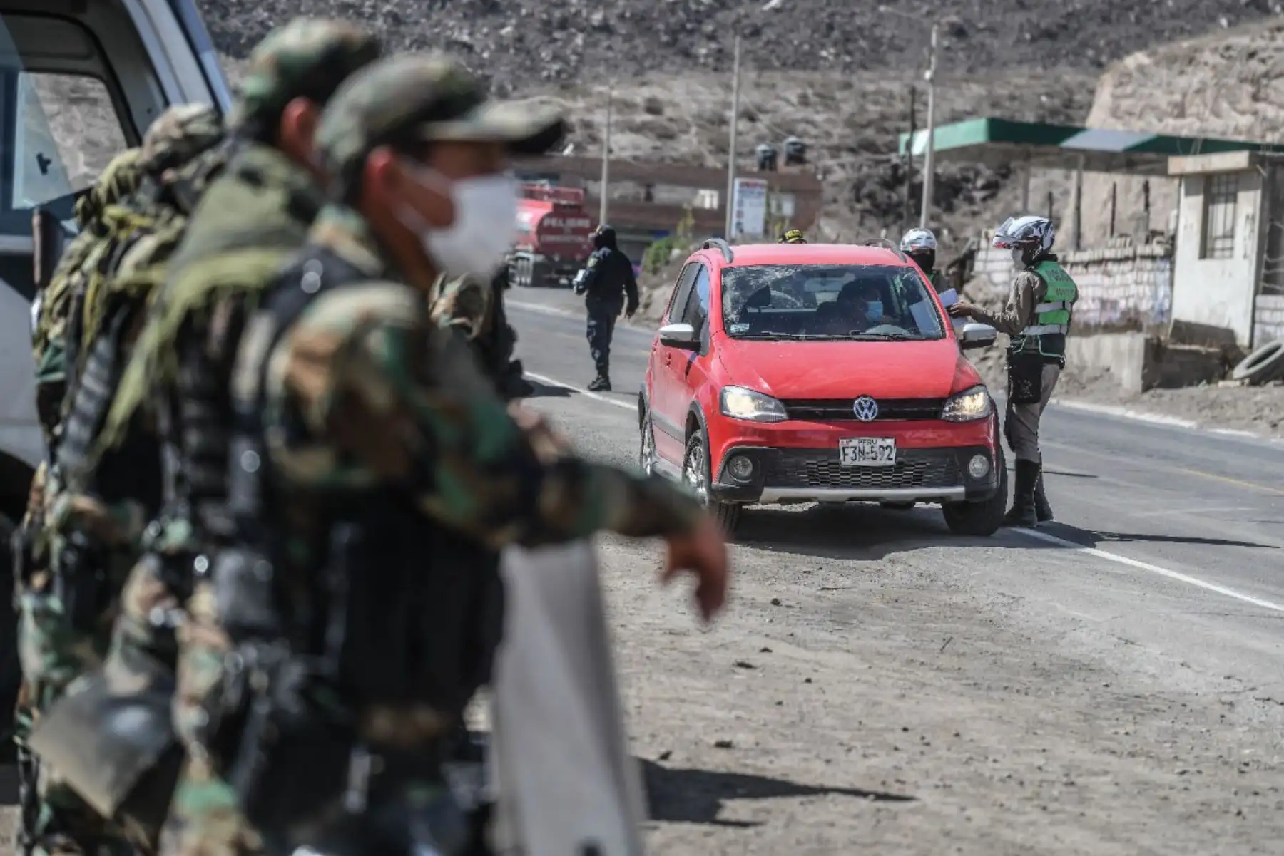 Policía y Sutran controlan ingreso a Arequipa para respetar cerco epidemiológico.
Foto: Cortesía Diego Ramos