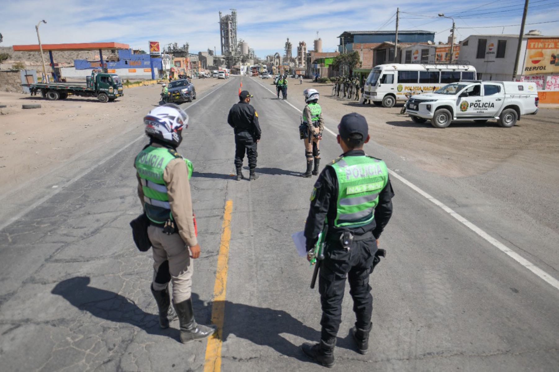 La Policía Nacional controla ingreso a Arequipa para respetar cerco epidemiológico ante incremento de casos de covid-19. Foto: Cortesía Diego Ramos