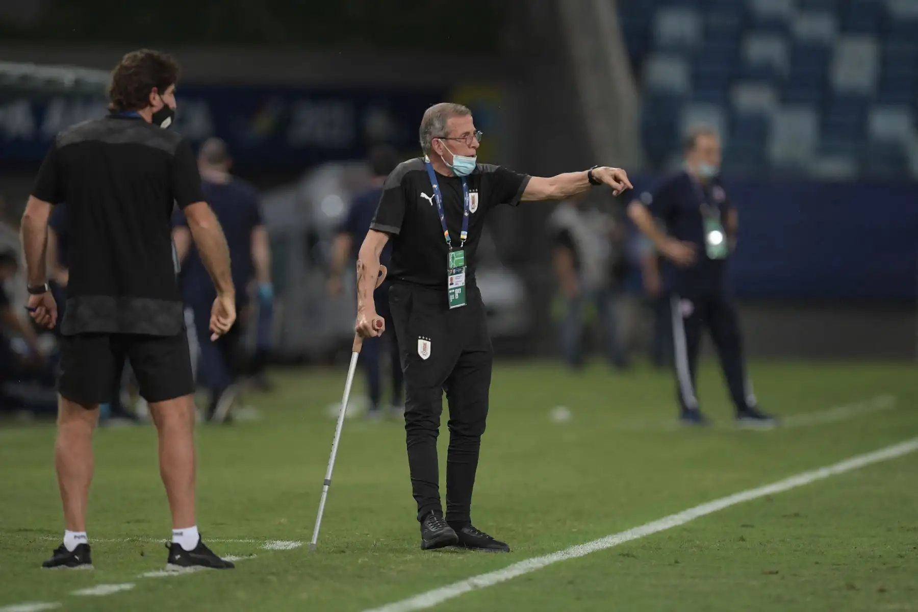 El técnico uruguayo Oscar Washington Tabárez gesticula durante el partido de la fase de grupos del torneo de fútbol Conmebol Copa América 2021 contra Chile en el Pantanal Arena de Cuiabá, Brasil.
Foto: AFP