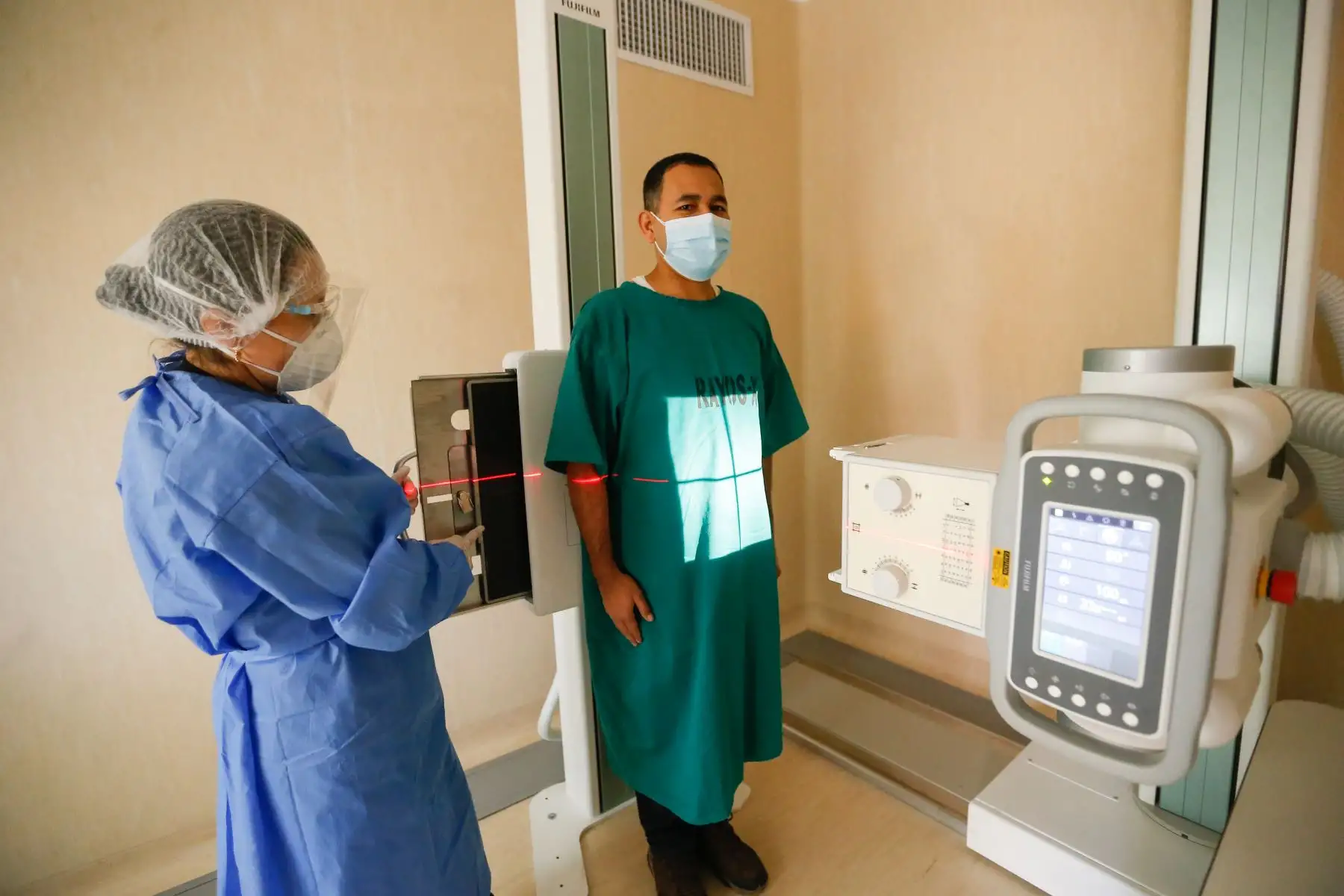 El ministro Ugarte, junto con el director del Hospital Santa Rosa, Óscar Zúñiga, también visitó el remodelado Centro Obstétrico del nosocomio, que atiende alrededor de 200 partos mensuales. Foto: ANDINA/ MINSA