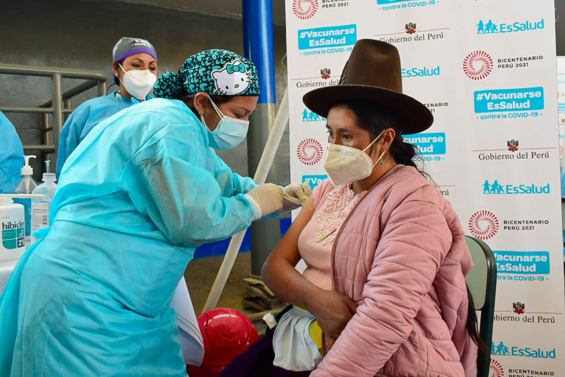 Las embarazadas mayores de 18 años con 28 semanas de gestación son inmunizadas contra la covid-19 en Huaraz Foto: ANDINA/Difusión