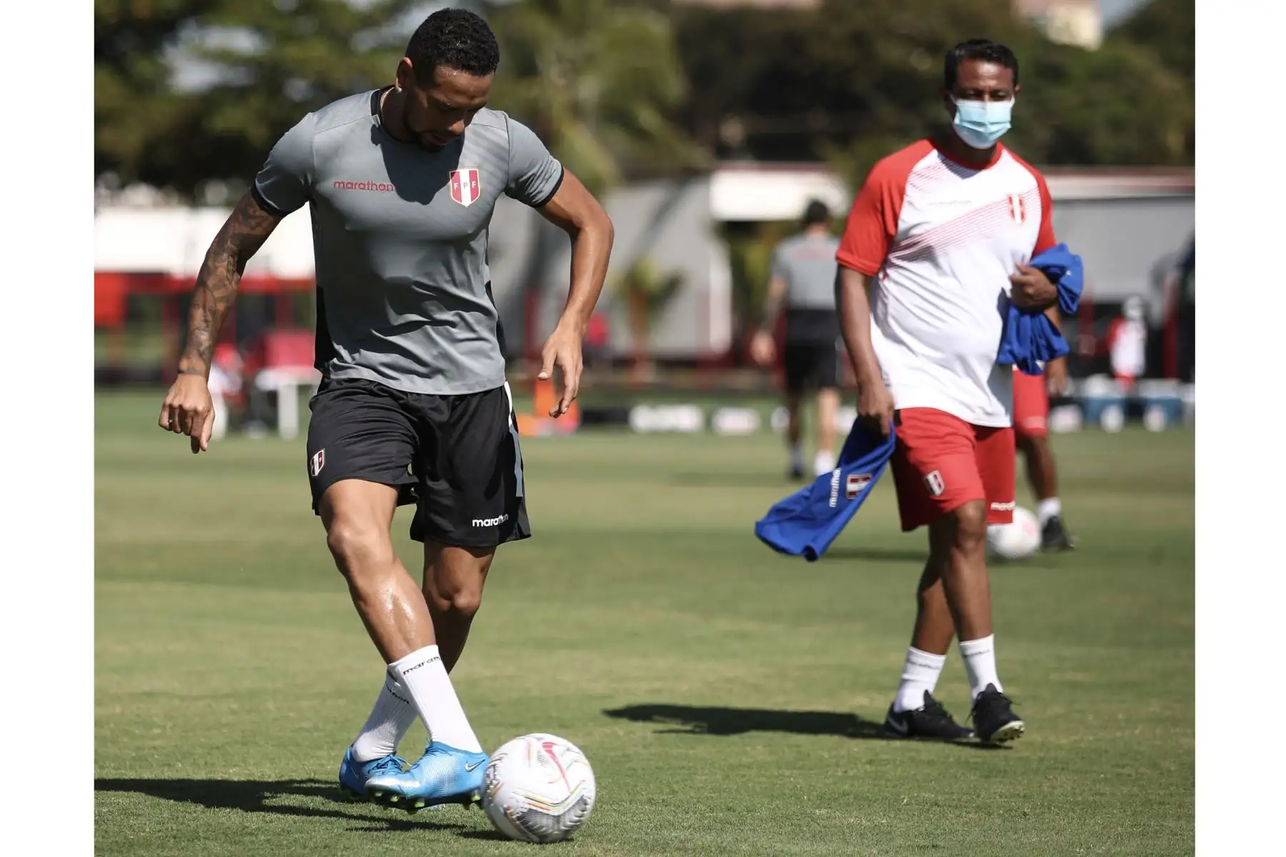 A un día del duelo ante Ecuador, la selección peruana continuó con su preparación en el campo de entrenamiento del Atlético Goianense con la mira puesta en afrontar su tercer encuentro en esta Copa América 2021.
Foto: Selección Peruana