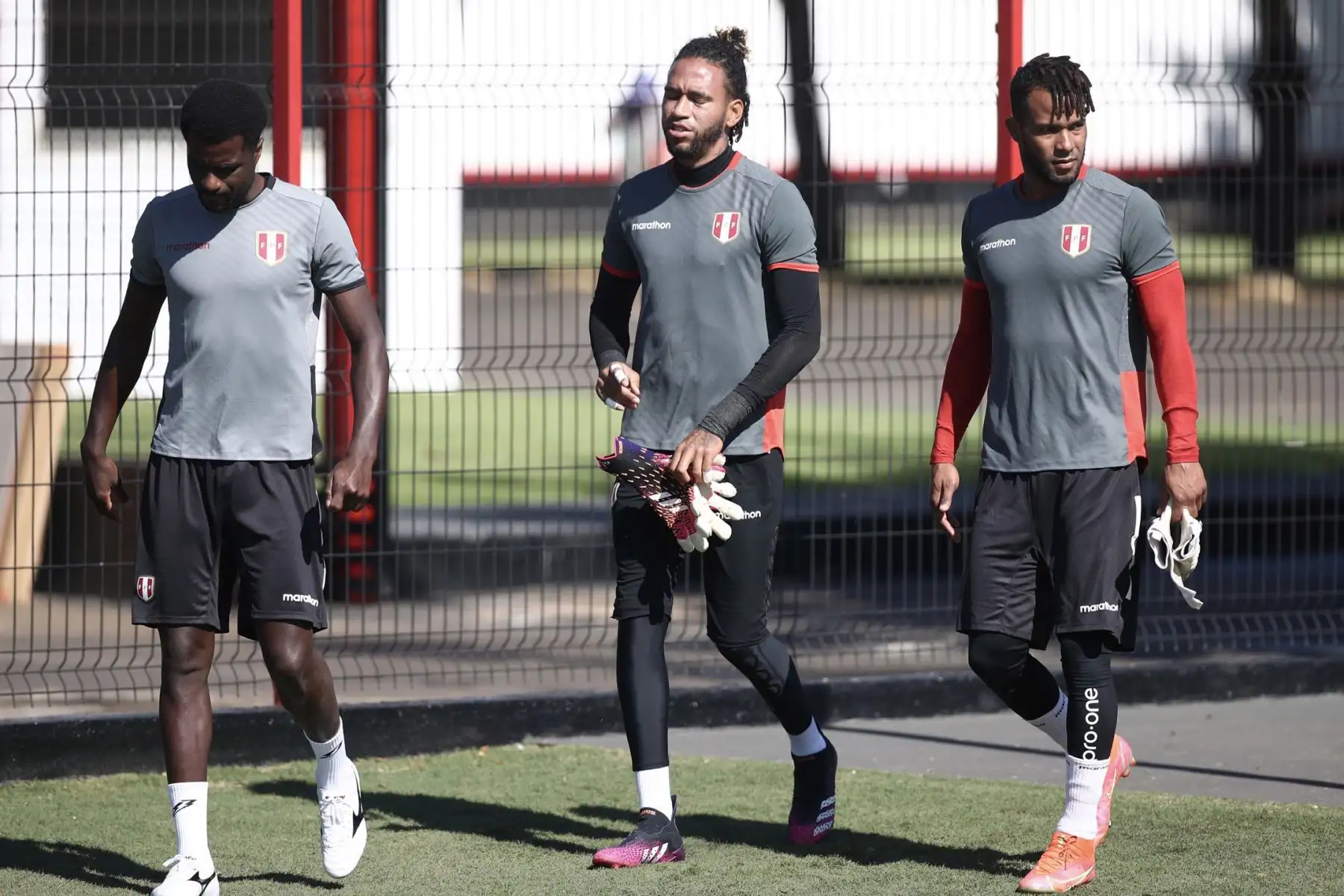 A un día del duelo ante Ecuador, la selección peruana continuó con su preparación en el campo de entrenamiento del Atlético Goianense con la mira puesta en afrontar su tercer encuentro en esta Copa América 2021. En la imagen Pedro Gallese.
Foto: Selección Peruana