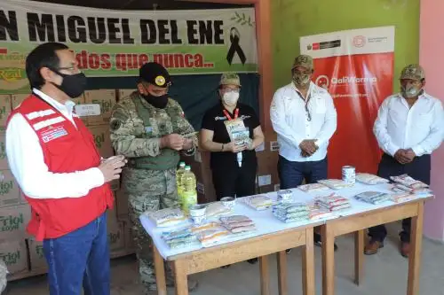 Ministra Silvana Vargas supervisó en Vizcatán del Ene la entrega de 10.37 toneladas de alimentos de Qali Warma a 1800 personas vulnerables. Foto: Midis/Difusión