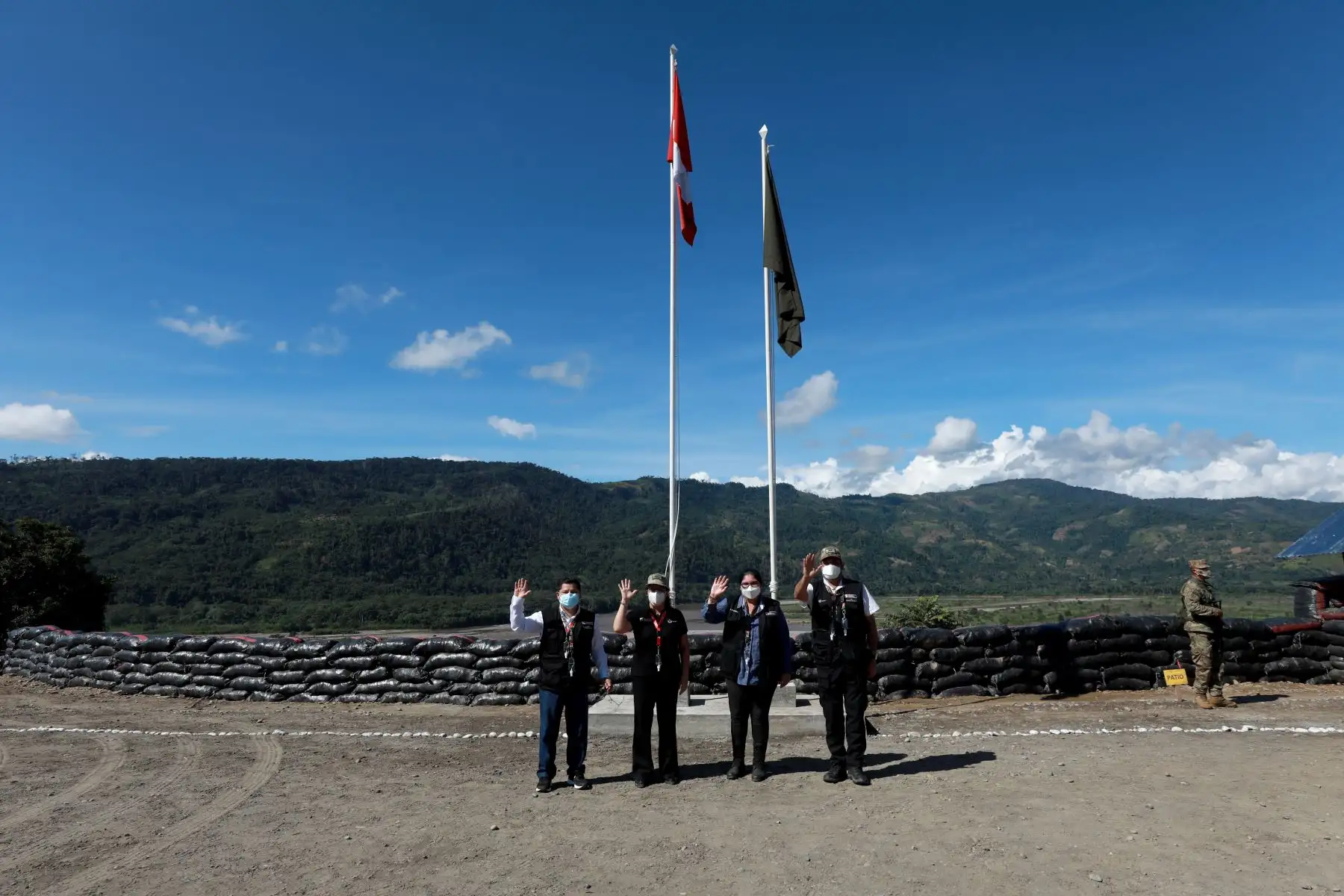 La ministra de Defensa, Nuria Esparch, inauguró  una base militar contraterrorista en el centro poblado de San Miguel del Ene, distrito de Vizcatán del Ene, en la provincia de Satipo, región Junín.
Foto: Mindef