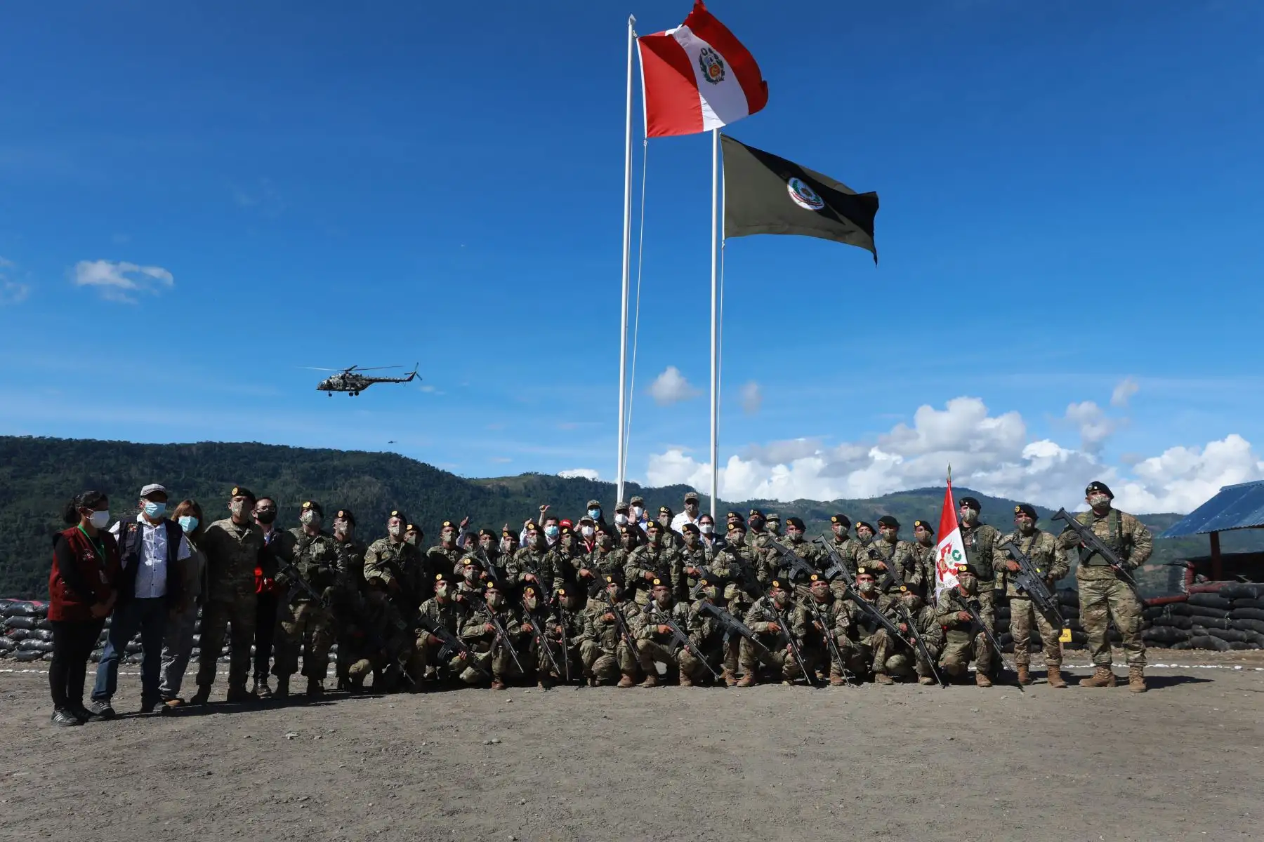 La ministra de Defensa, Nuria Esparch, inauguró  una base militar contraterrorista en el centro poblado de San Miguel del Ene, distrito de Vizcatán del Ene, en la provincia de Satipo, región Junín.
Foto: Mindef
