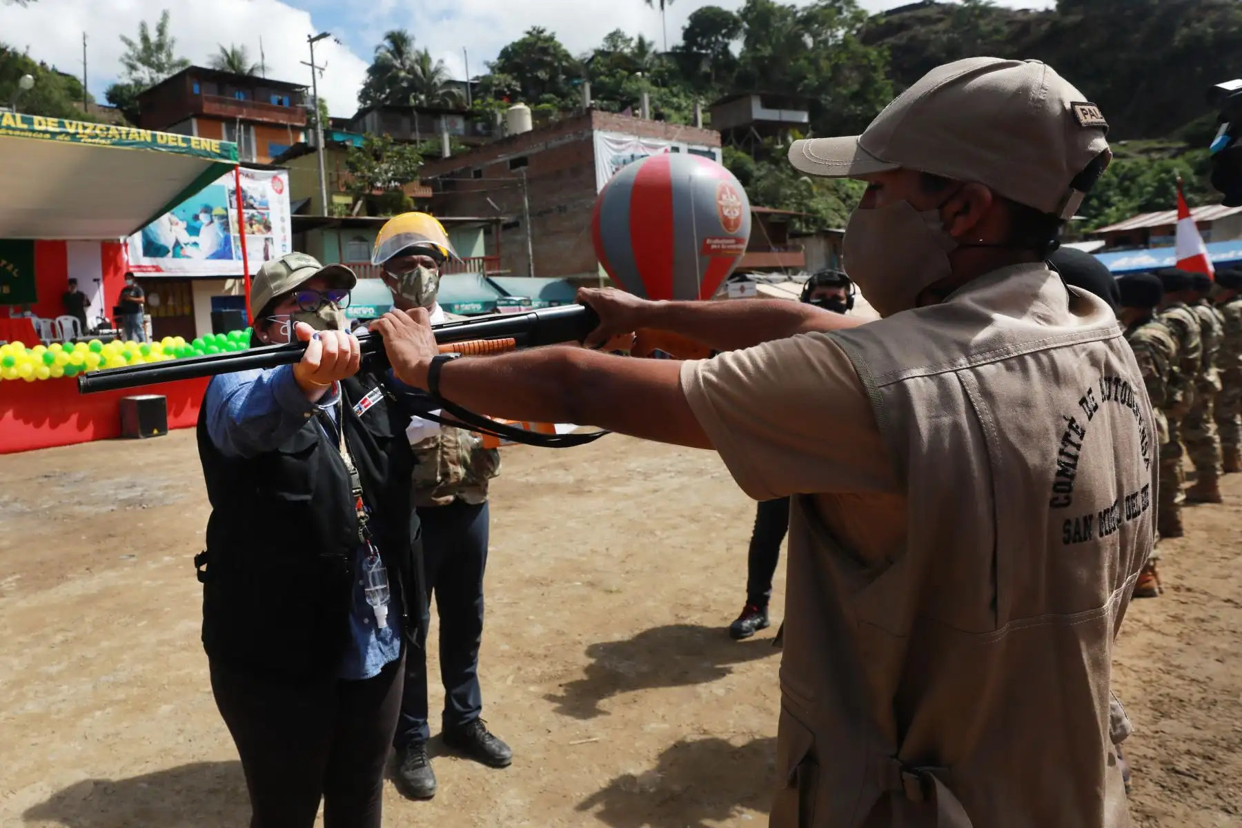 La ministra de Defensa, Nuria Esparch, inauguró  una base militar contraterrorista en el centro poblado de San Miguel del Ene, distrito de Vizcatán del Ene, en la provincia de Satipo, región Junín.
Foto: Mindef