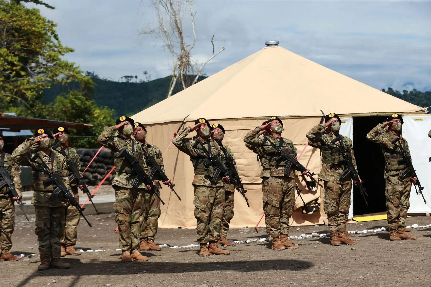 La ministra de Defensa, Nuria Esparch, inauguró  una base militar contraterrorista en el centro poblado de San Miguel del Ene, distrito de Vizcatán del Ene, en la provincia de Satipo, región Junín.
Foto: Mindef