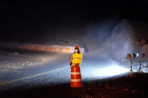 Reportan caída de piedras sobre la carretera Central tras sismo de anoche. ANDINA/Difusión