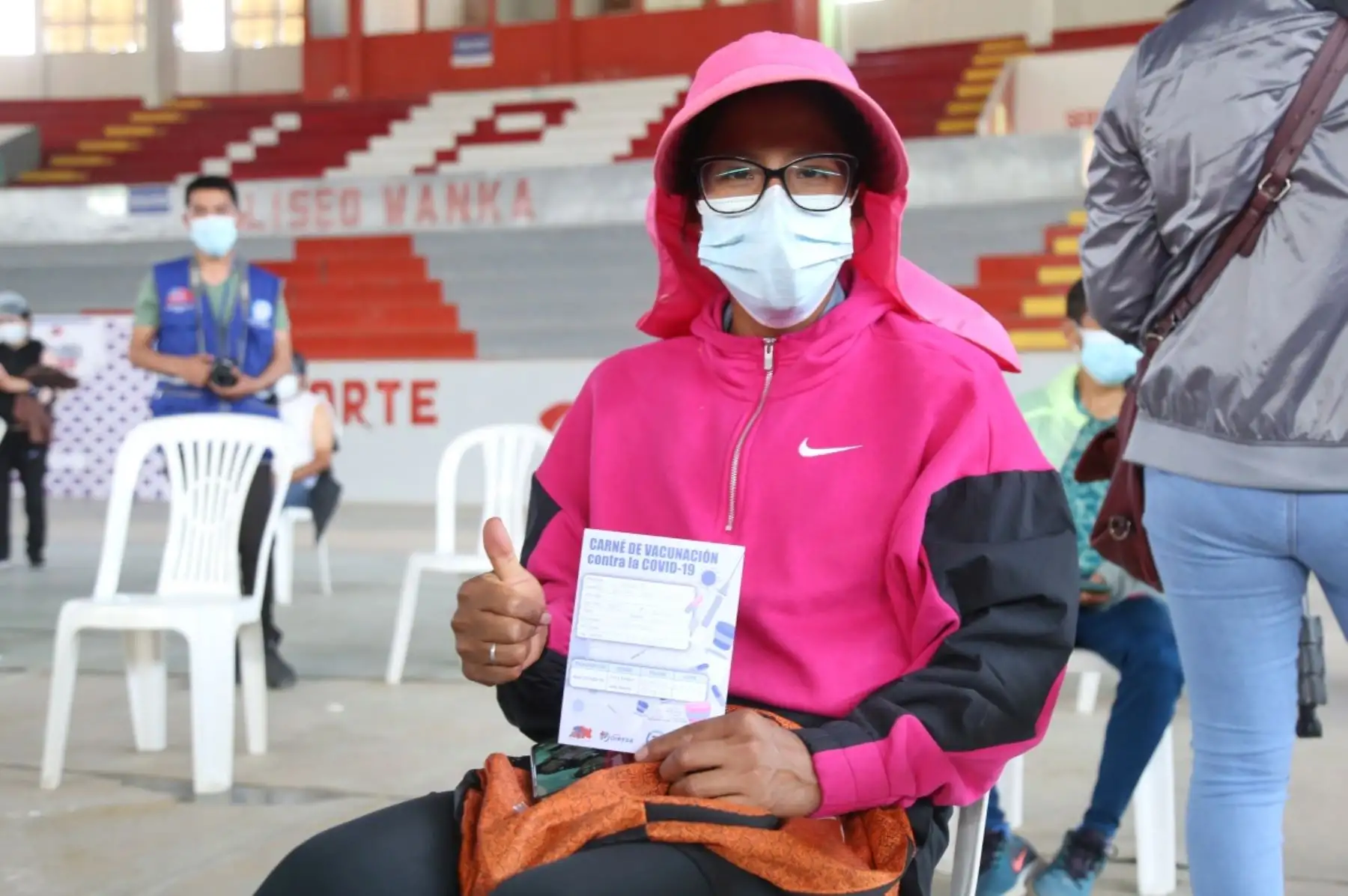 Personal de salud aplicó la primera dosis de la vacuna contra el COVID-19 a cuatro atletas huancaínos clasificados y que representarán a nuestro país en los Juegos Olímpicos y Paralímpicos de Tokio 2021. Foto: Difusión
