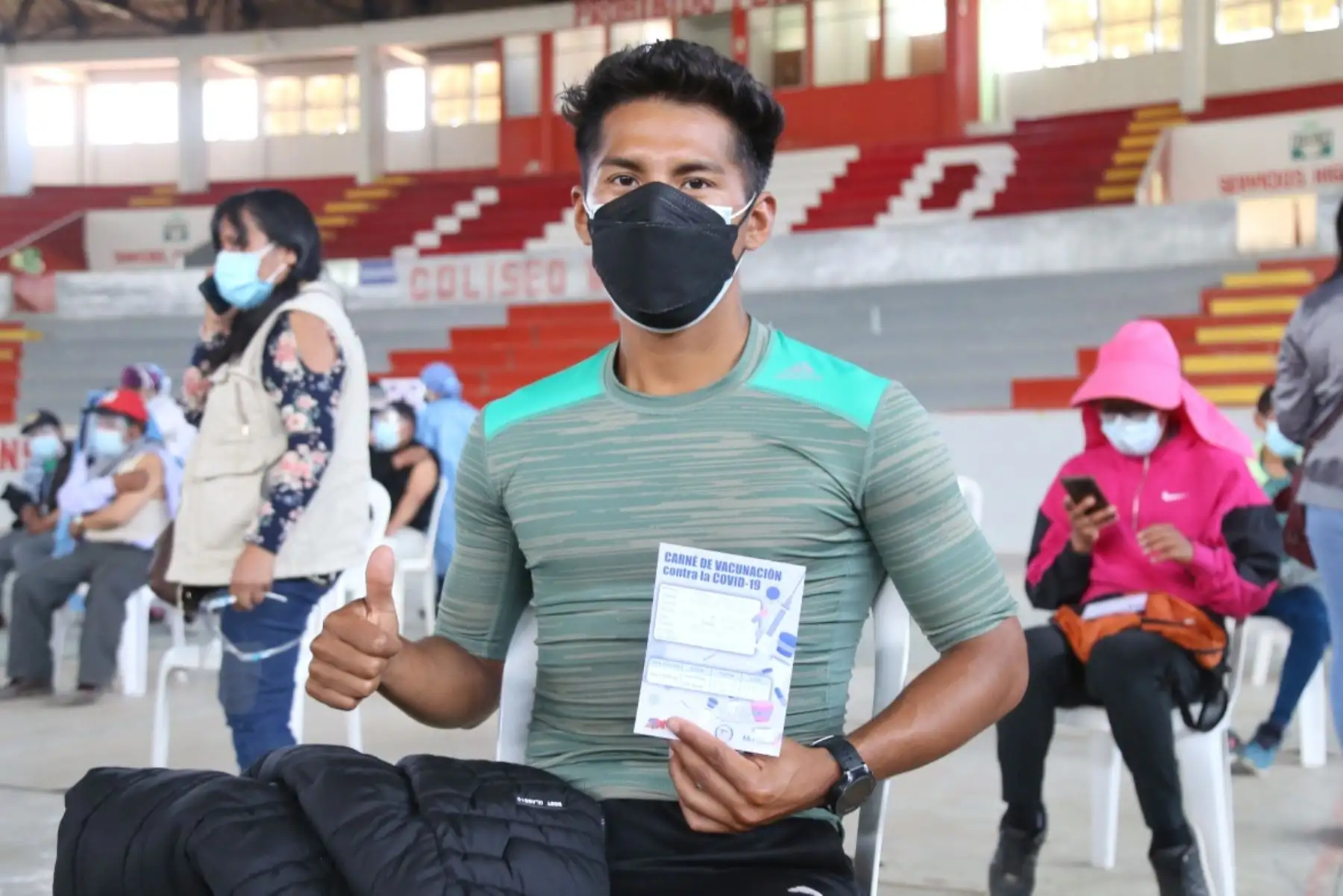 Cuatro atletas huancaínos clasificados a Tokio 2021 reciben vacuna contra el Covid-19. Foto: Difusión