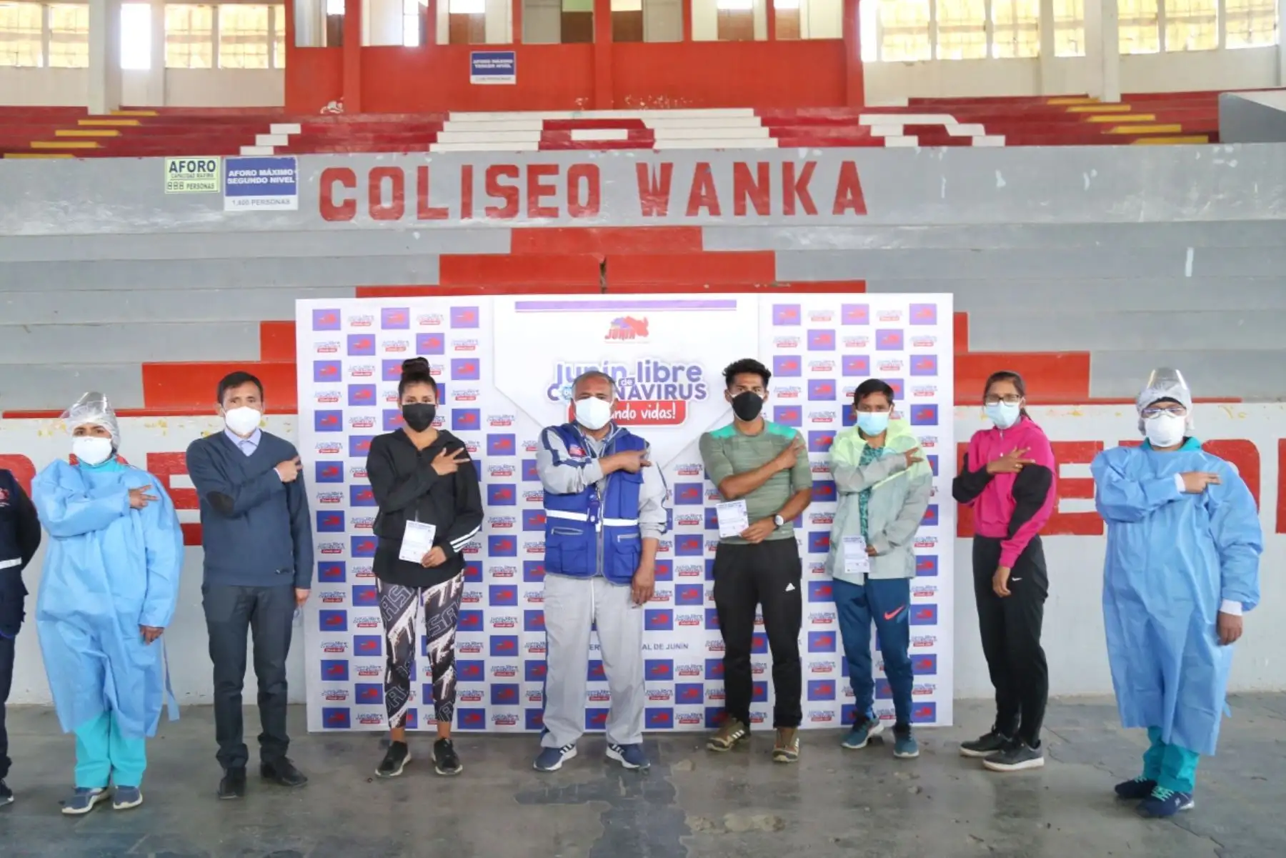 Personal de salud aplicó la primera dosis de la vacuna contra el covid-19 a cuatro atletas huancaínos clasificados y que representarán a nuestro país en los Juegos Olímpicos y Paralímpicos de Tokio 2021. Foto: Difusión