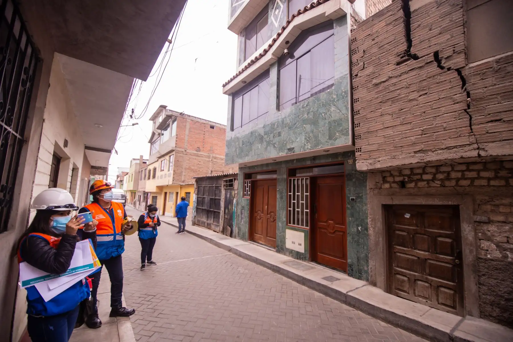 La Municipalidad de Lima supervisa daños en propiedades del Cercado de Lima luego de sismo de anoche que alertó a vecinos de toda la capital. Foto: MML