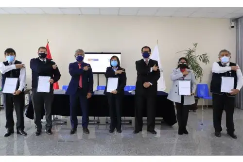 Se cuenta con un marco presupuestal de S/ 52 millones que garantizar las entregas económicas por los meses de junio, julio y agosto del personal que labora más allá de su jornada regular de trabaja en las jornadas de vacunación. Foto: SIS