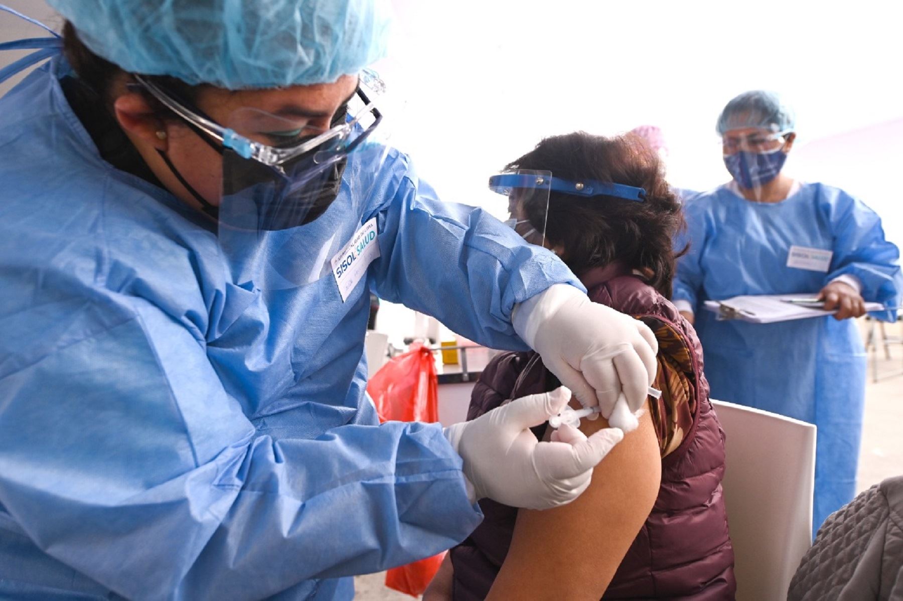 MunLima inicia vacunación contra la covid-19 a adultos mayores de 58 y 59 años . Foto: Difusión