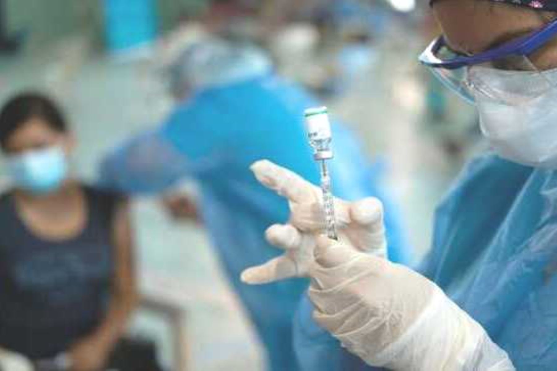 A la fecha, el número de ciudadanos vacunados con ambas dosis supera los tres millones. Foto: ANDINA/difusión.
