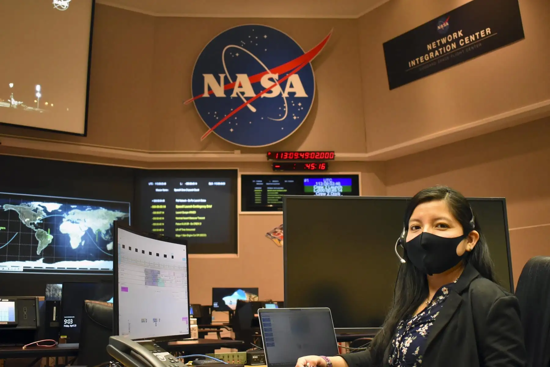 La ingeniera peruana Rosa Ávalos-Warren participa en eventos que promueven las carreras en ciencia, tecnología, ingeniería y matemáticas. Foto: NASA