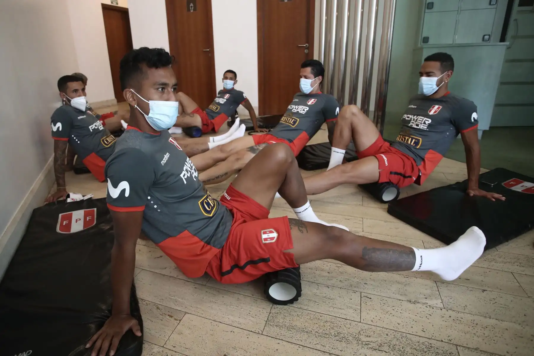 Selección Peruana volvió a los entrenamiento y trabajó por última vez en Goiania, previo al viaje a Brasilia donde enfrentará el próximo domingo a Venezuela 

Foto: ANDINA/FPF