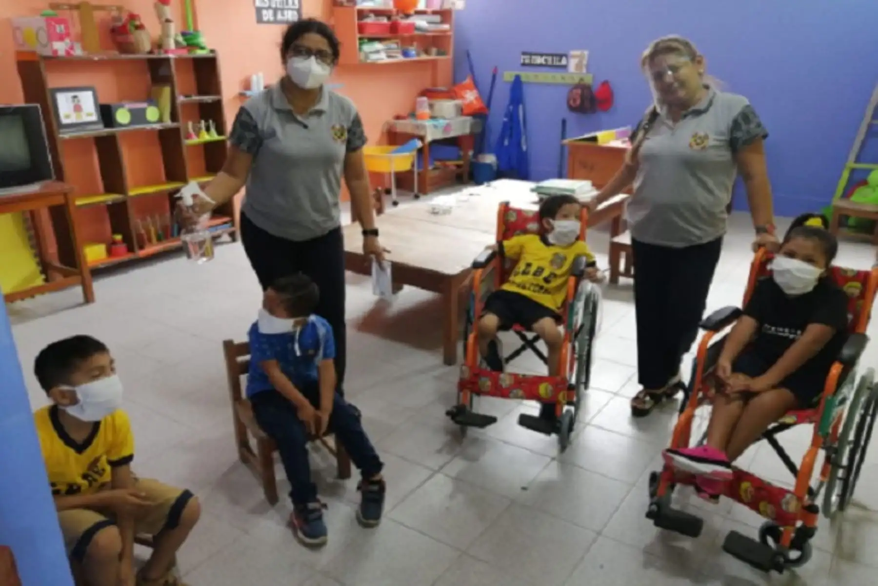 La viceministra de Gestión Pedagógica, Killa Miranda, dio la bienvenida a 117 estudiantes con discapacidad, de un total de 158 matriculados en dicho CEBE.