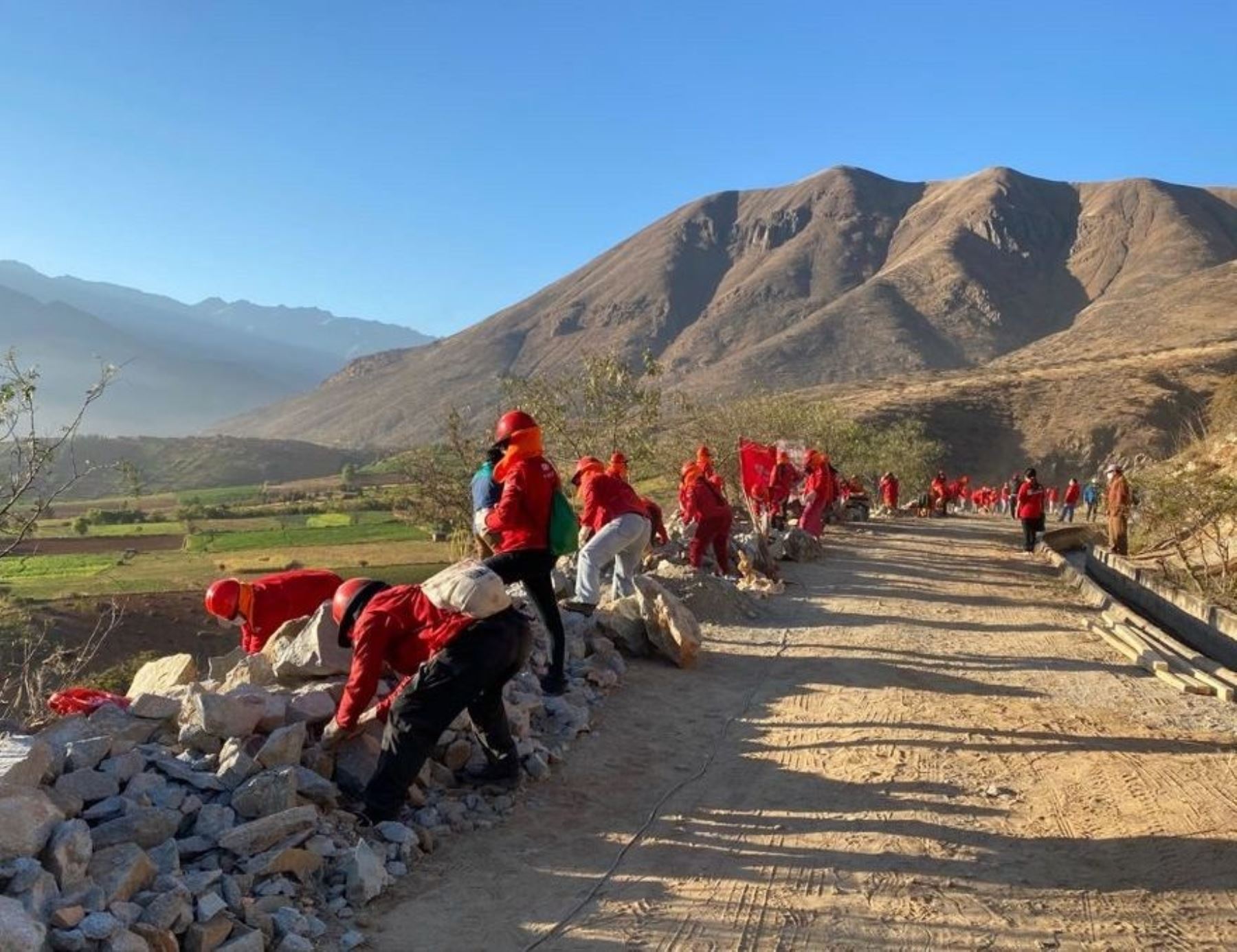 Personas laborando en el marco del programa Trabaja Perú. Foto: ANDINA/difusión.