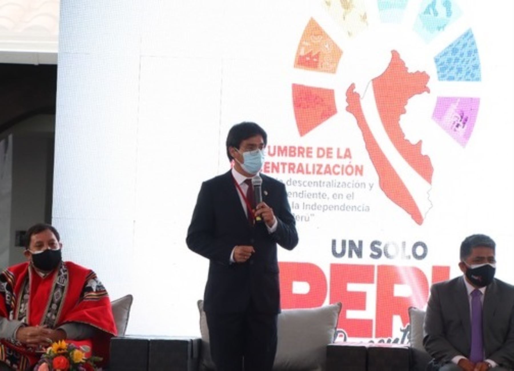El gobernador regional de Cusco, Jean Paul Benavente, propuso elaborar una agenda institucional e impulsar descentralización.