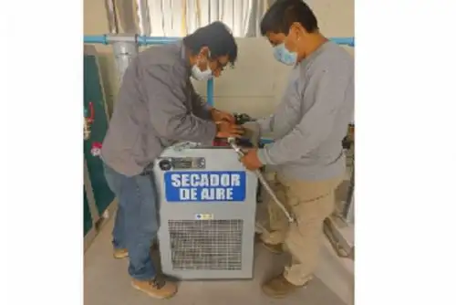 La planta de oxígeno medicinal del referido hospital tiene una capacidad de producción de 24 metros cúbicos por hora, que desde hoy distribuirá diariamente un promedio de 44 balones de 10 m3 cada uno.