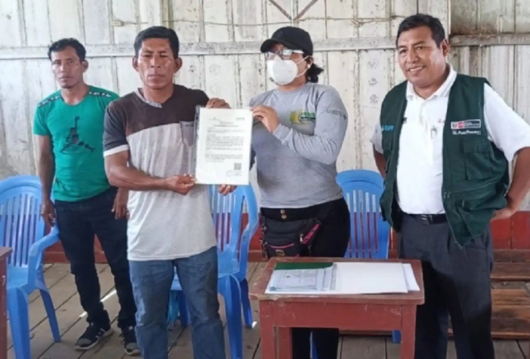 El Ministerio de Desarrollo Agrario y Riego (Midagri) entregó el título de propiedad a la comunidad nativa Capitán Clavero, ubicada en el distrito de Saquena, provincia de Requena, en el límite con la Reserva Nacional Pacaya-Samiria, en la región Loreto, en beneficio de casi 170 personas dedicadas especialmente a la agricultura familiar.