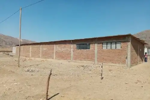 Con el nuevo proyecto se dejarán atrás los pisos de tierra que a menudo generan malestares y enfermedades respiratorias en los estudiantes.