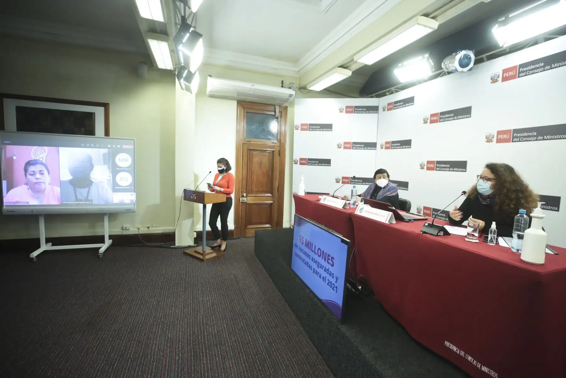 La ministra de Desarrollo e Inclusión Social (MIDIS), Silvana Vargas, junto a la titular de la Mujer y Poblaciones Vulnerables, Silvia Loli, brindan conferencia de prensa sobre el balance de su gestión. Foto: ANDINA/PCM
