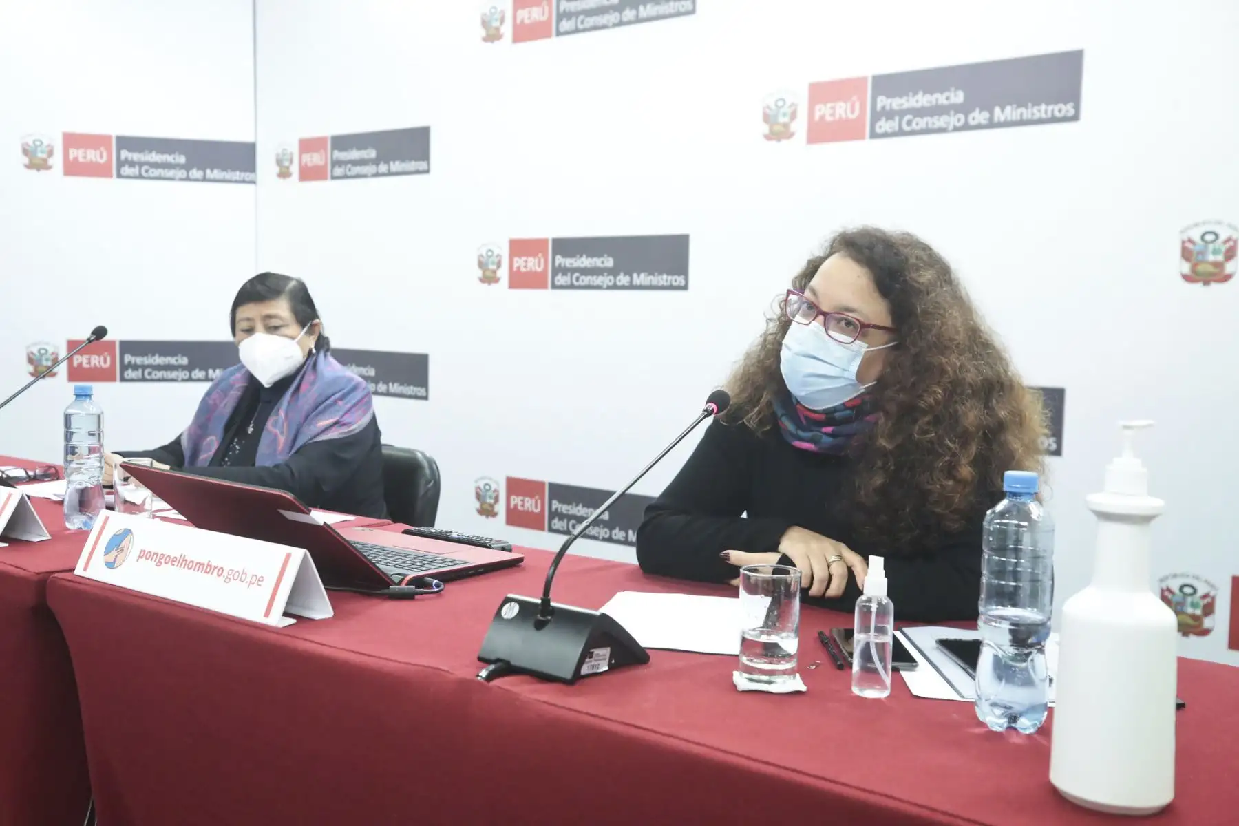 La ministra de Desarrollo e Inclusión Social (MIDIS), Silvana Vargas, junto a la titular de la Mujer y Poblaciones Vulnerables, Silvia Loli, brindan conferencia de prensa sobre el balance de su gestión. Foto: ANDINA/PCM