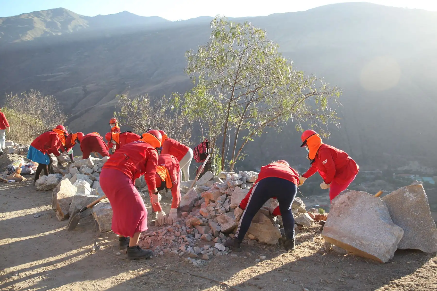El ministro de Trabajo y Promoción del Empleo, Javier Palacios Gallegos, junto al director regional de Trabajo y Promoción del Empleo, Miller Villanueva, supervisaron las obras que se ejecutan bajo cofinanciamiento del programa ‘Trabaja Perú’, en los distritos de Huánuco y Pillco Marca, Huánuco. Foto: ANDINA/MTPE