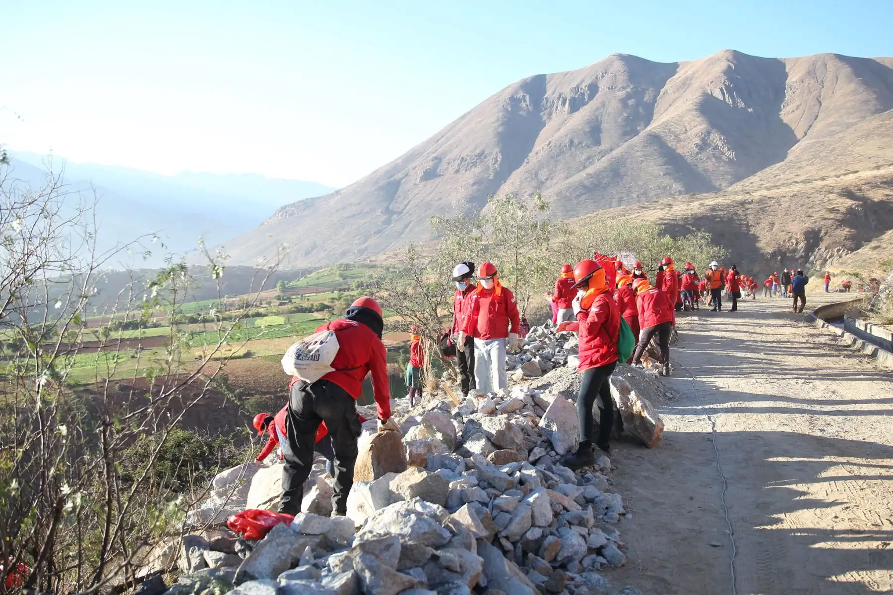 El ministro de Trabajo y Promoción del Empleo, Javier Palacios Gallegos, junto al director regional de Trabajo y Promoción del Empleo, Miller Villanueva, supervisaron las obras que se ejecutan bajo cofinanciamiento del programa ‘Trabaja Perú’, en los distritos de Huánuco y Pillco Marca, Huánuco. Foto: ANDINA/MTPE