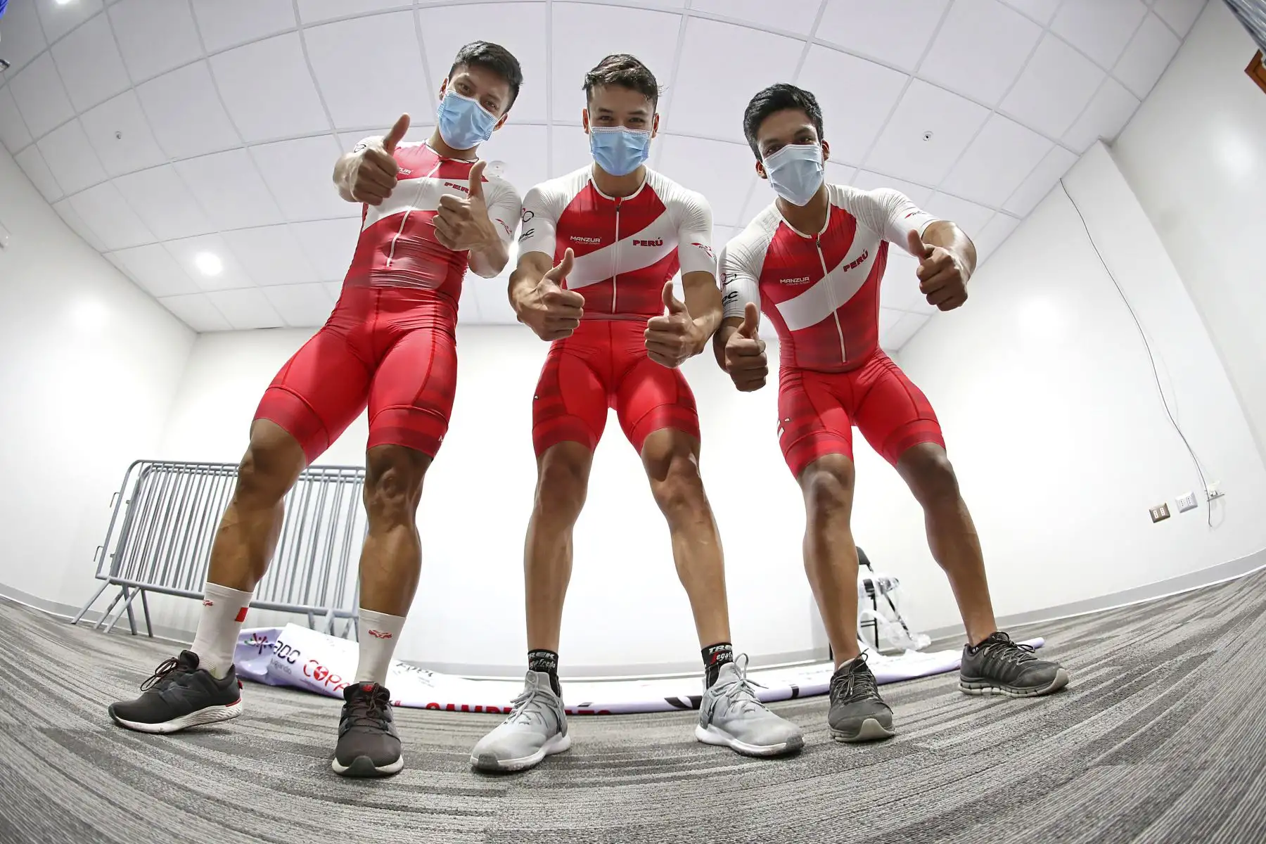 Francis Cachique, Rubén Salinas y Carlos Castillo rompieron un récord nacional registrado, el de los Juegos Panamericanos Lima 2019.
El velódromo de la Sede Legado VIDENA es testigo del Campeonato Panamericano de Pista Élite 2021.
Foto: Legado