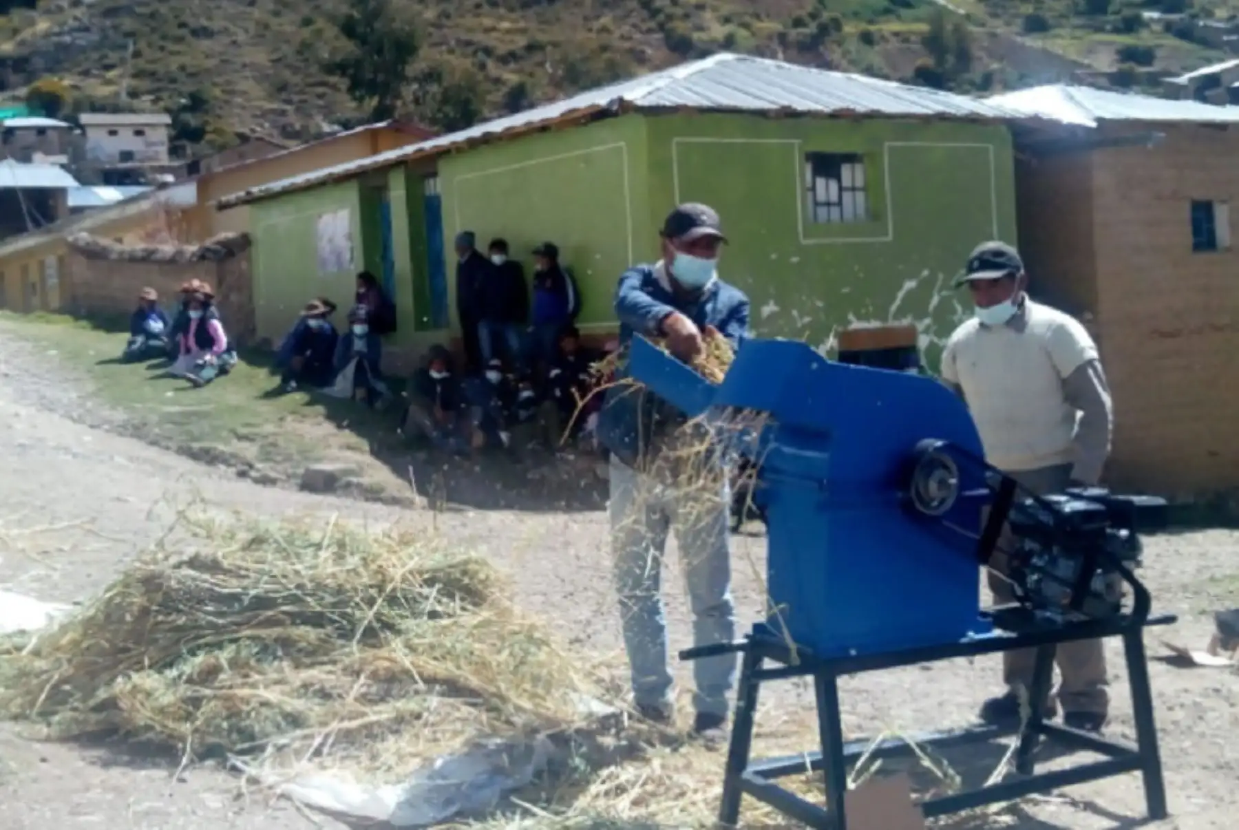 Con la finalidad de proteger los medios de vida agrícolas y pecuarios de pequeños campesinos dedicados a la agricultura familiar en el Perú, Agro Rural del Ministerio de Desarrollo Agrario y Riego (Midagri) entregó un total de 40 kits de conservación para forrajes destinados para la región. Foto: Agro Rural.