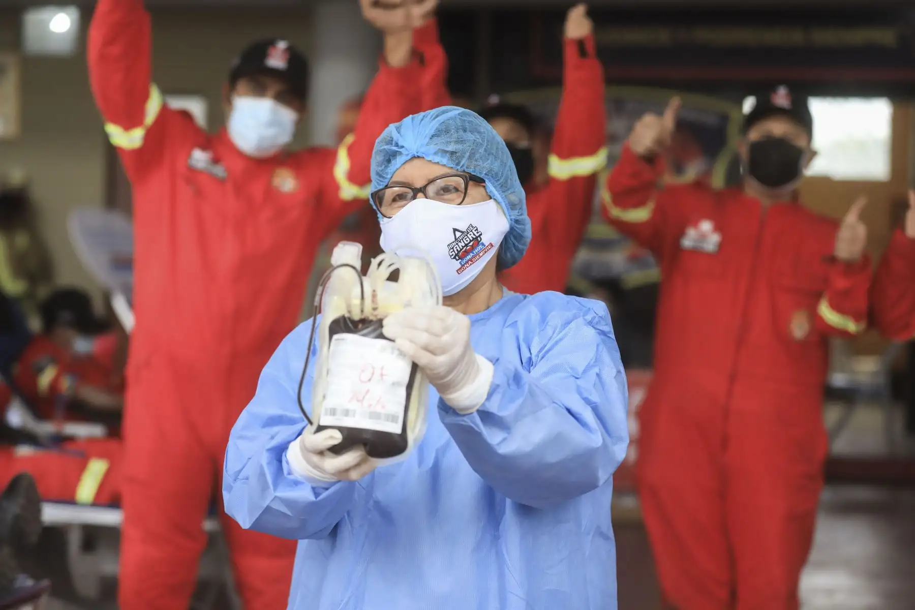 Compañía de bomberos demuestra su entrega y compromiso con el Perú al sumarse a campaña de donación de sangre extra muros del Hospital Almenara. Foto: ANDINA/Essalud