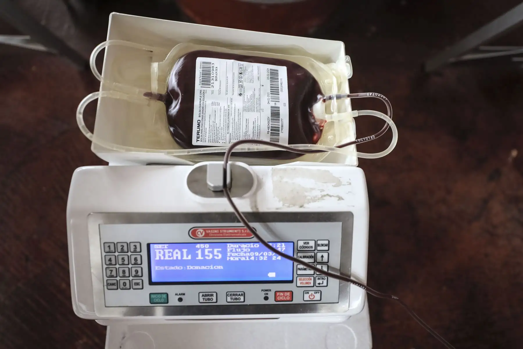 Compañía de bomberos demuestra su entrega y compromiso con el Perú al sumarse a campaña de donación de sangre extra muros del Hospital Almenara. Foto: ANDINA/Essalud