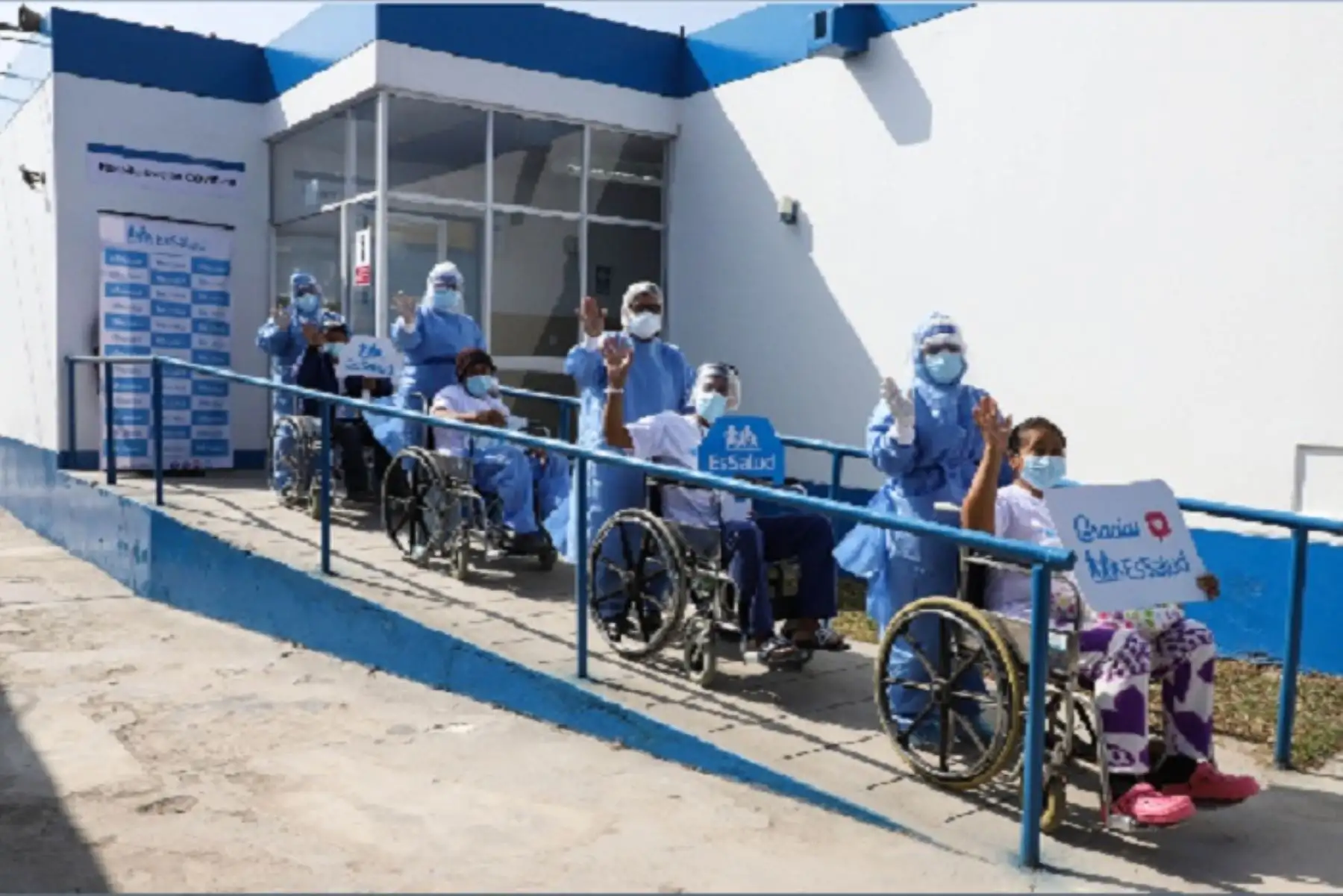 El Hospital II Cañete cuenta con una oferta de 41 camas hospitalarias para la atención covid-19. Asimismo, el nosocomio acaba de aumentar su oferta hospitalaria con 10 camas más y ahora igualmente cuenta con una planta propia de oxígeno.