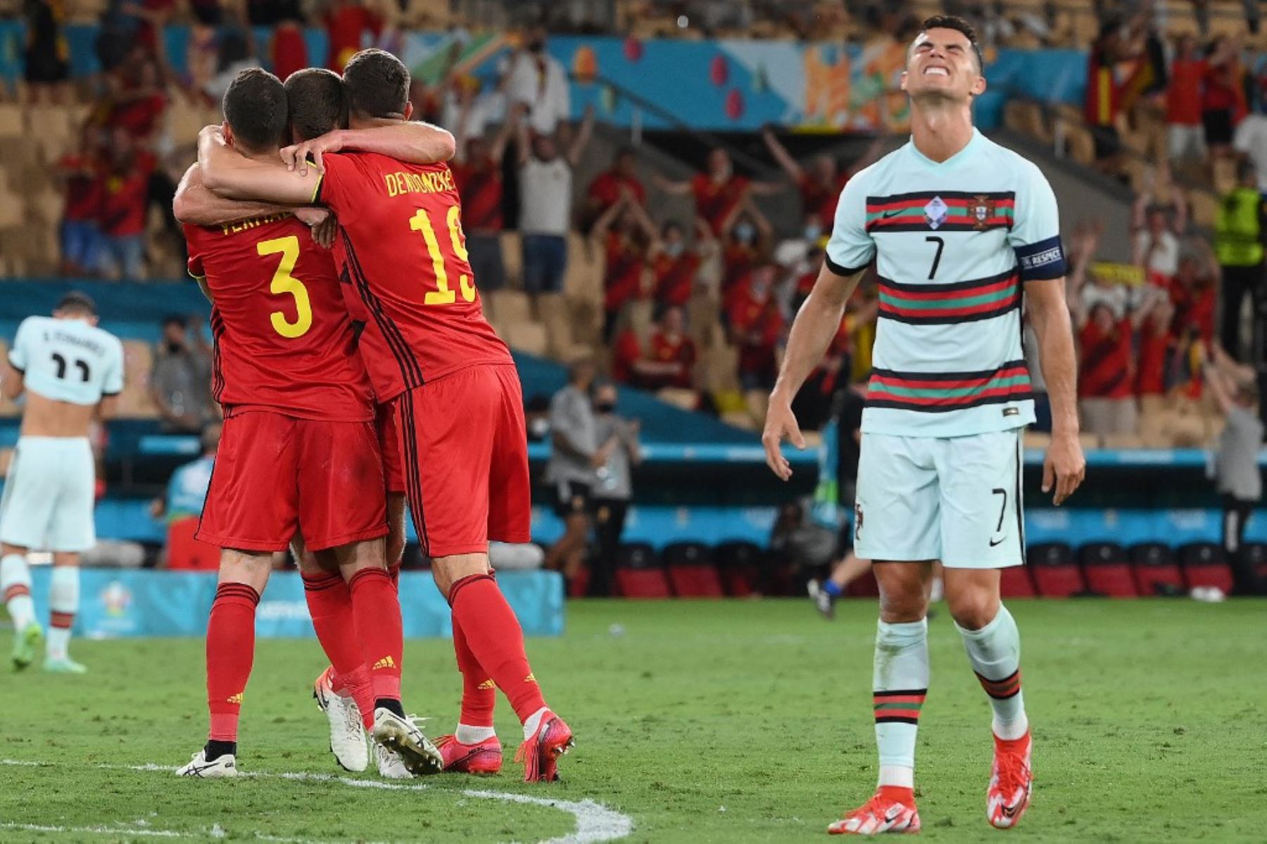 Bélgica dejó fuera de la Eurocopa al vigente campeón, Portugal