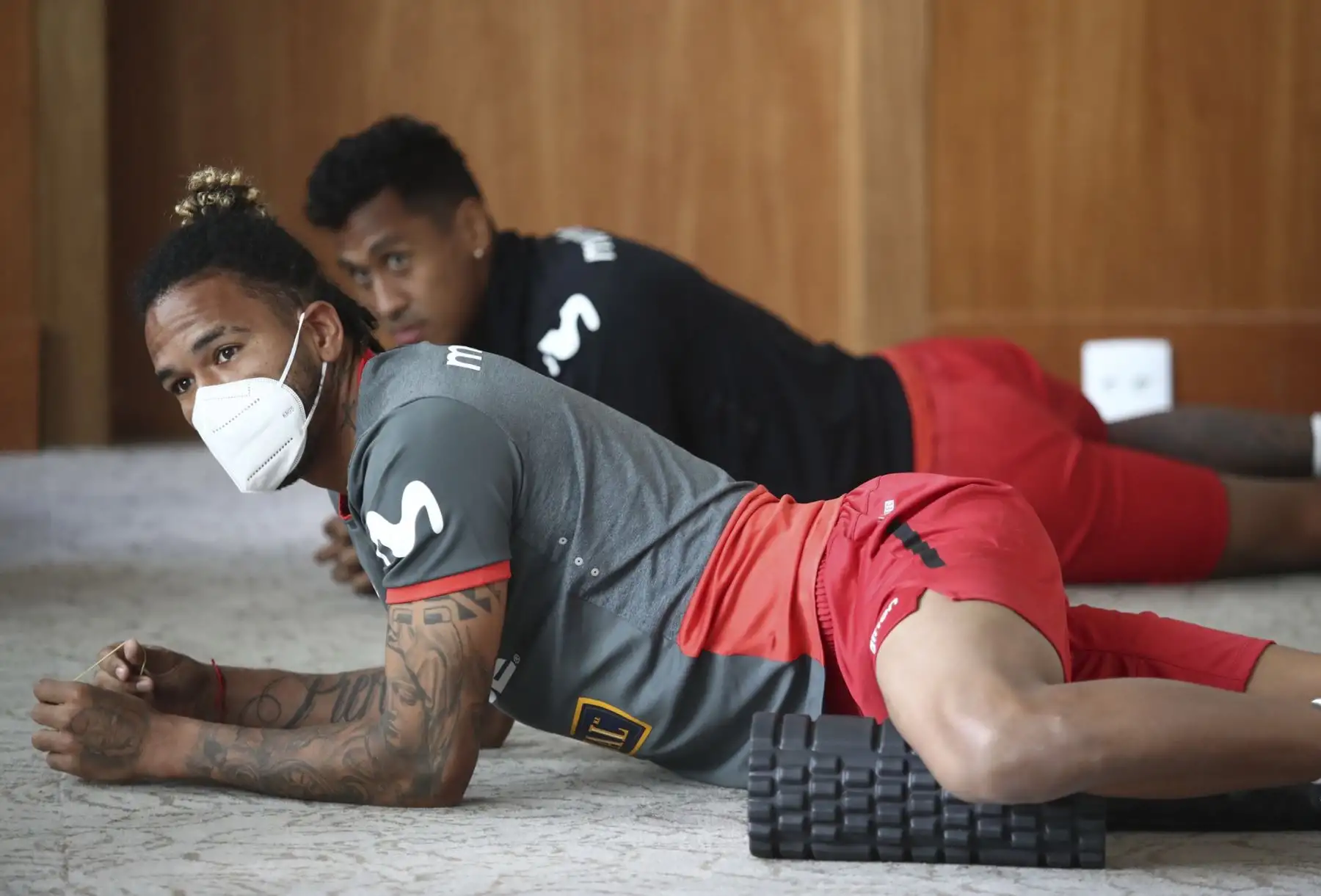 Pedro Gallese y Renato Tapia de la Selección peruana realiza trabajos regenerativos en el hotel de concentración con miras a su próximo partido por los cuartos de final de la Copa América 2021. Foto: FPF