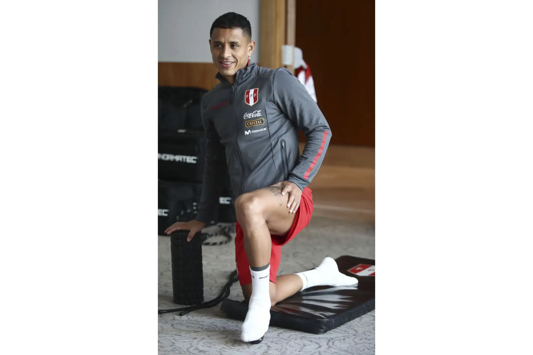 Yoshimar Yotún de la Selección peruana realiza trabajos regenerativos en el hotel de concentración con miras a su próximo partido por los cuartos de final de la Copa América 2021. Foto: FPF