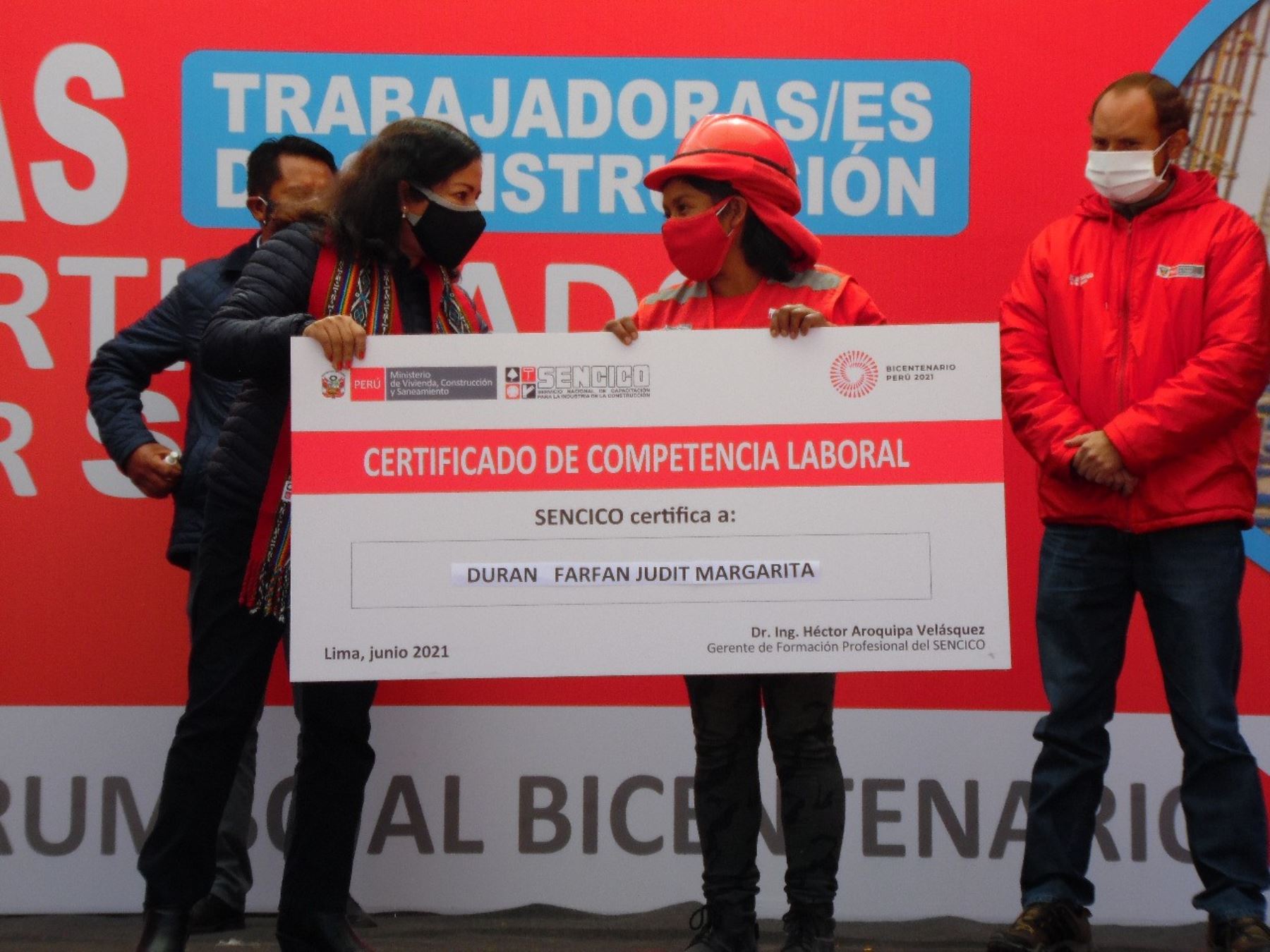 Cusco: Sencico certifica competencias laborales de las dos primeras mujeres albañiles