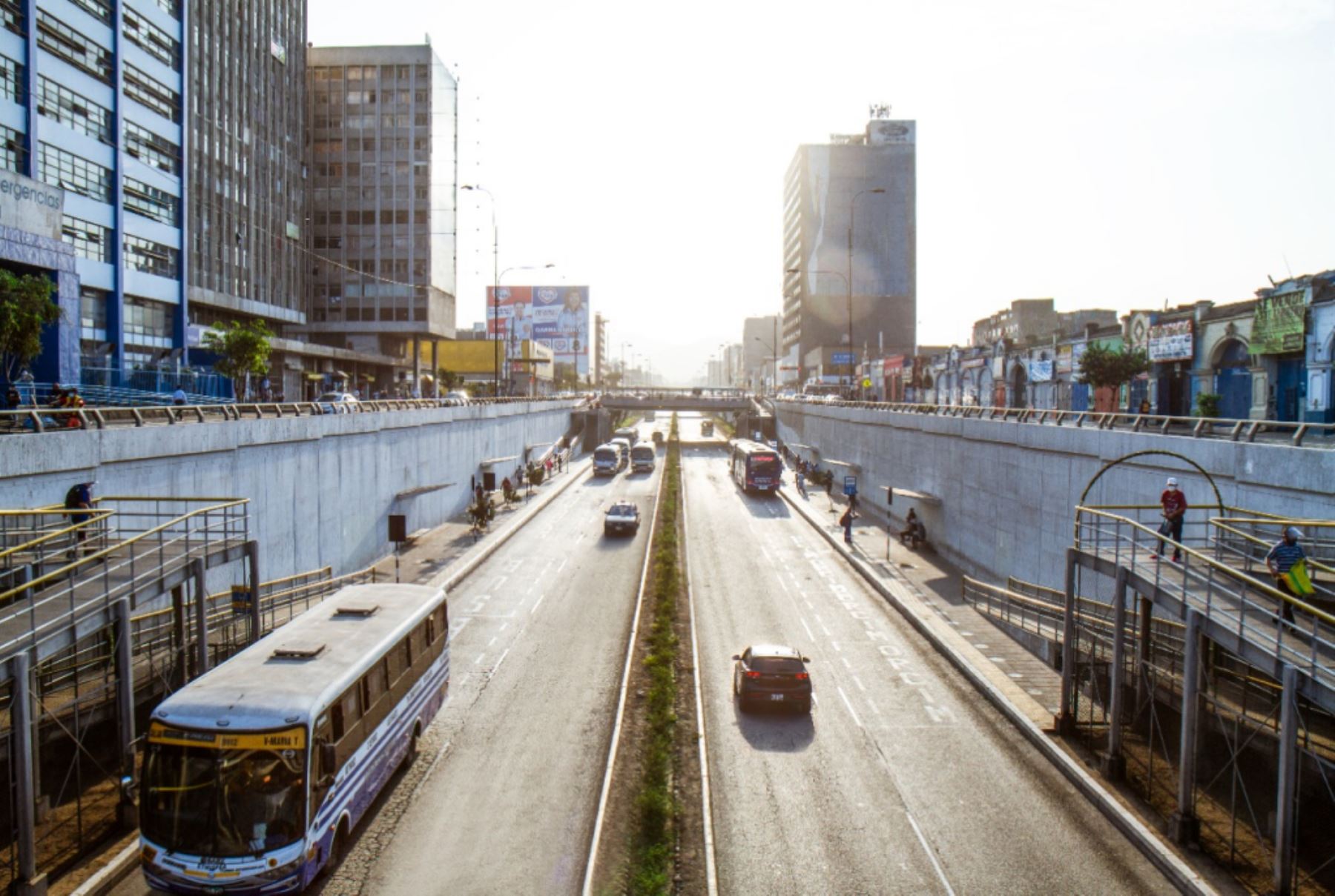 La Municipalidad de Lima lleva a cabo estas acciones con el propósito de garantizar la fluidez del tránsito en los alrededores de los conglomerados comerciales de Mesa Redonda, Mercado Central y el Triángulo de Grau.