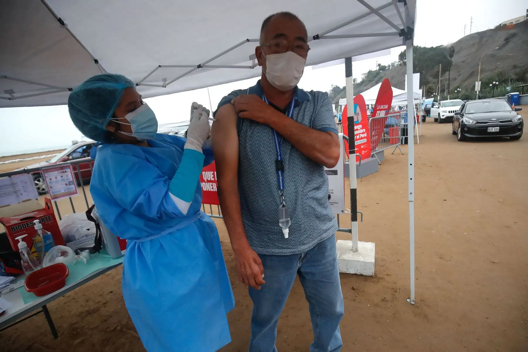 Los locales de vacunación de la playa Agua Dulce (Chorrillos) y el de la plataforma donde funcionaba Mistura (Magdalena del Mar) tiene capacidad para vacunar a un promedio de 3,200 personas por día. Foto: ANDINA/ Juan Carlos Guzmán