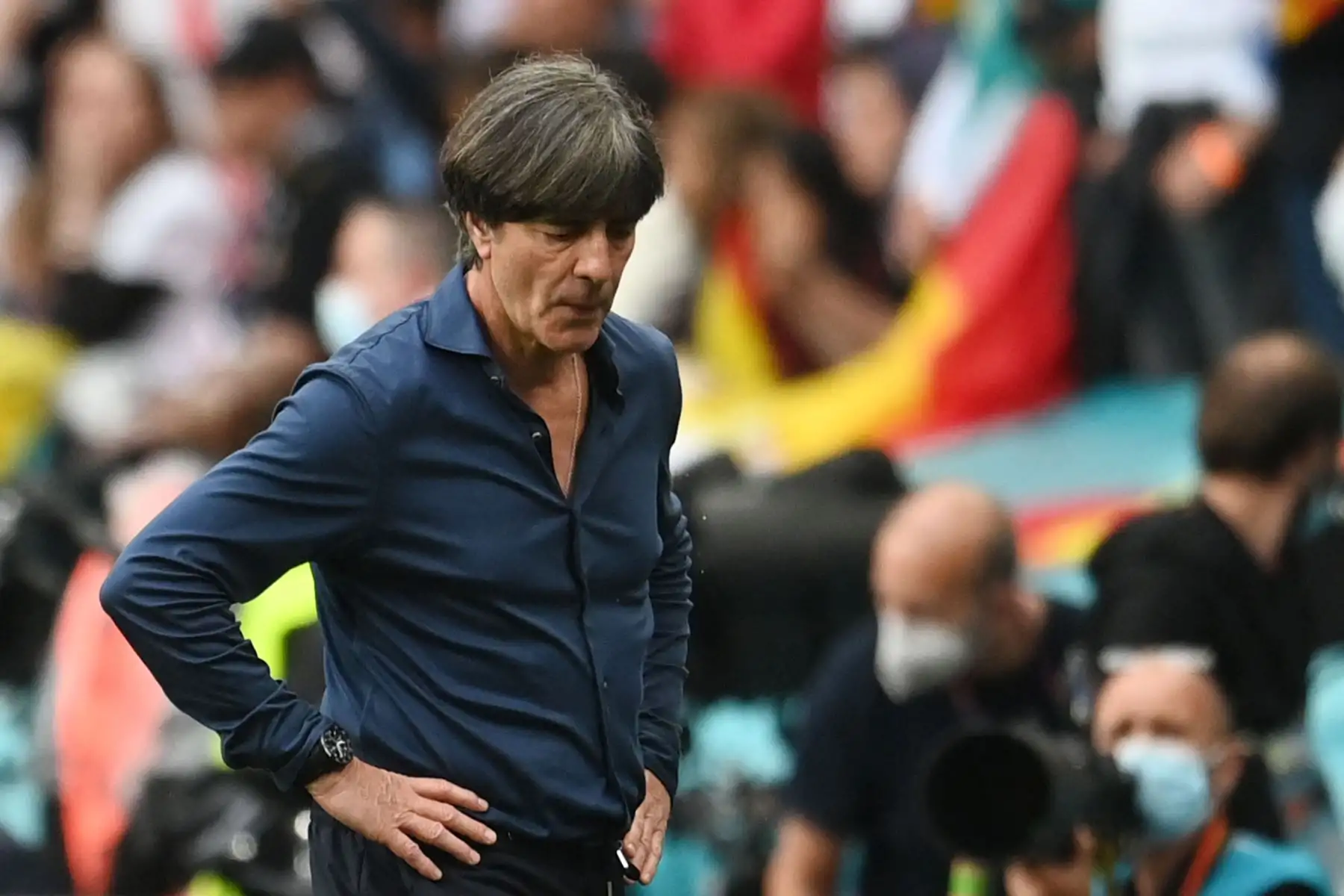 El entrenador de Alemania, Joachim Loew, reacciona durante el partido de fútbol de octavos de final de la UEFA EURO 2020 entre Inglaterra y Alemania en el estadio de Wembley en Londres. Foto: AFP
