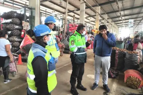 Gran Mercado Mayorista de Lima: intervienen a 753 personas por no usar doble mascarilla. Foto: ANDINA/Difusión.